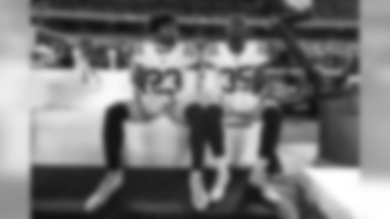 23 cornerback end Kenny Moore II