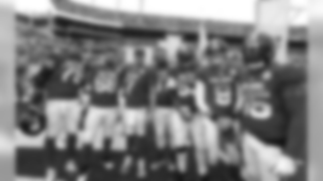 From left to right, AFC offensive tackle Alejandro Villanueva, AFC offensive guard David DeCastro, AFC quarterback Ben Roethlisberger, AFC defensive end Cameron Heyward, AFC center Maurkice Pouncey, AFC placekicker Chris Boswell, and AFC fullback Roosevelt Nix, all of the Pittsburgh Steelers, pose for a photo prior to the NFL Pro Bowl football game at Camping World Stadium, Sunday, Jan. 28, 2018, in Orlando, Fla. (AP Photo/Doug Benc)