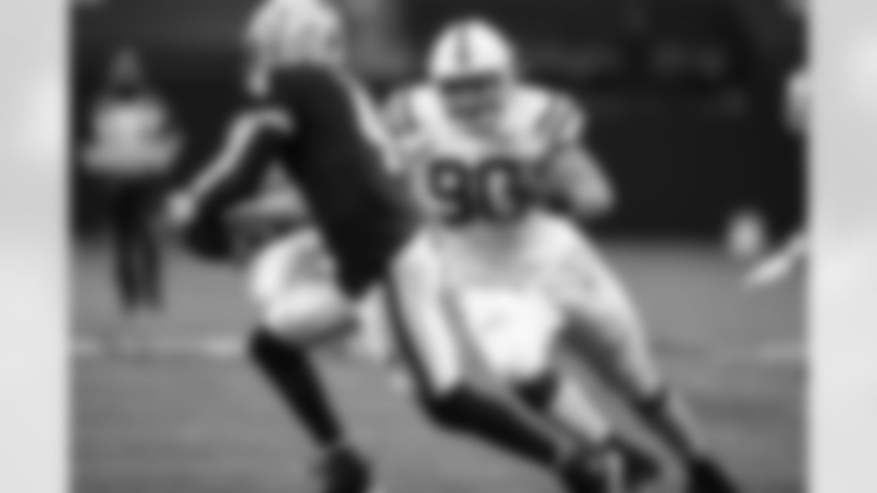 DT Grover Stewart, 6-4, 315