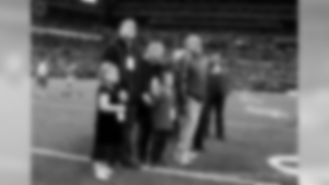 Howard Mudd has over 40 years of NFL experience as a coach and player and he re-joins Indianapolis after serving as the Colts offensive line coach for 12 seasons (1998-2009).