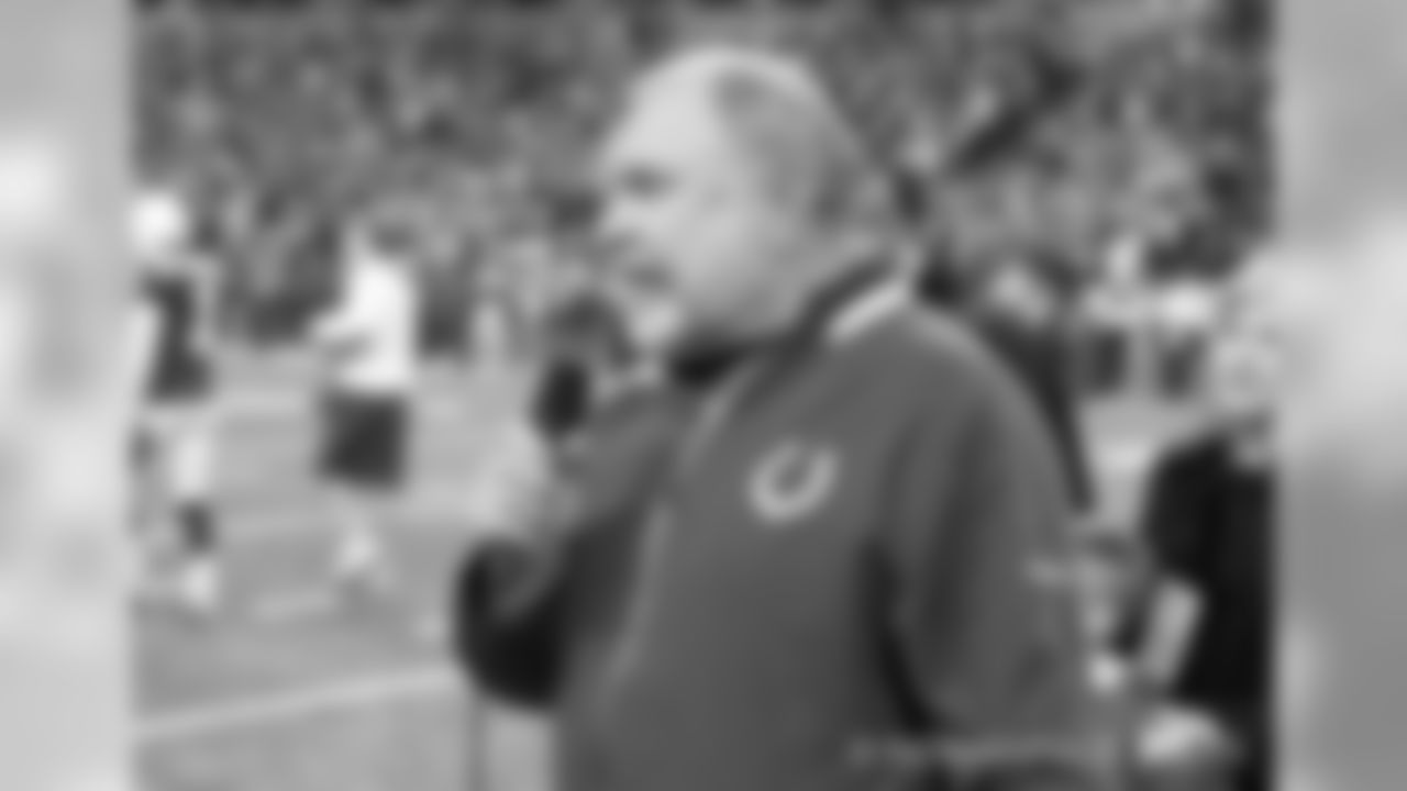Howard Mudd has over 40 years of NFL experience as a coach and player and he re-joins Indianapolis after serving as the Colts offensive line coach for 12 seasons (1998-2009).