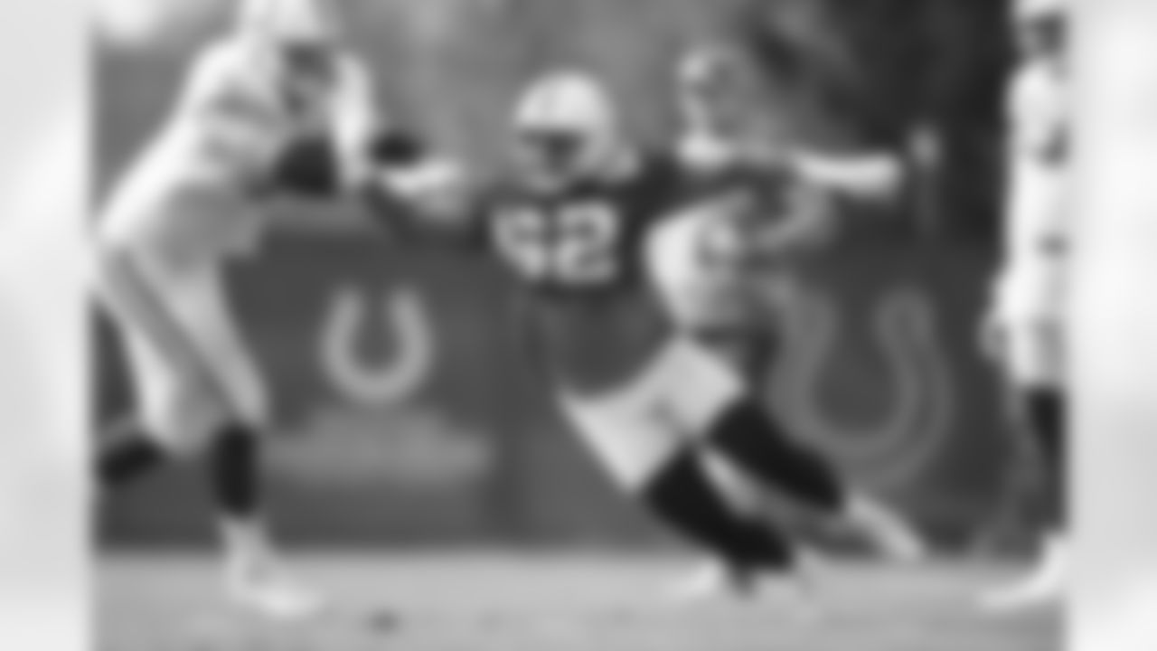 75 G Will Fries, #52 DE Ben Banogu