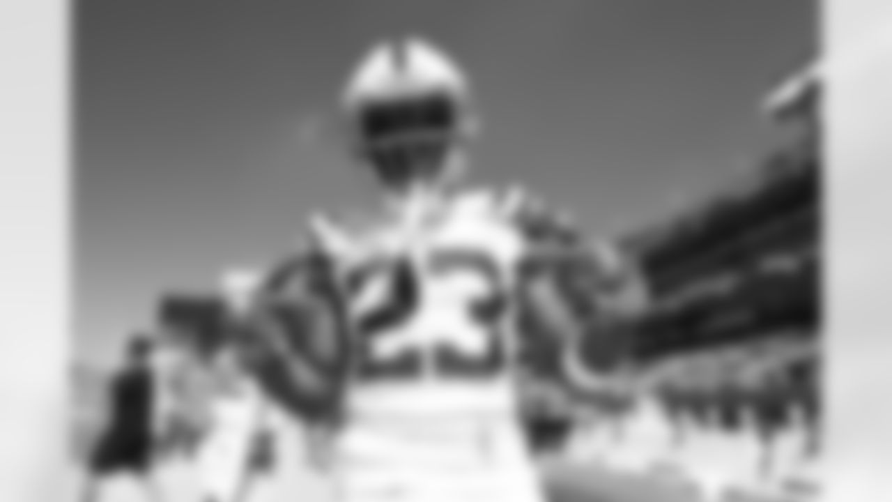 23 CB Kenny Moore II