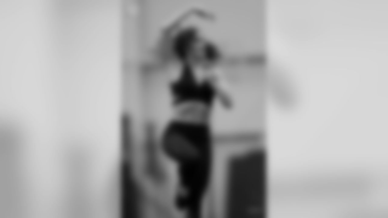 A behind the scenes look at the 2019 cheer finalists during last nights dance practice.