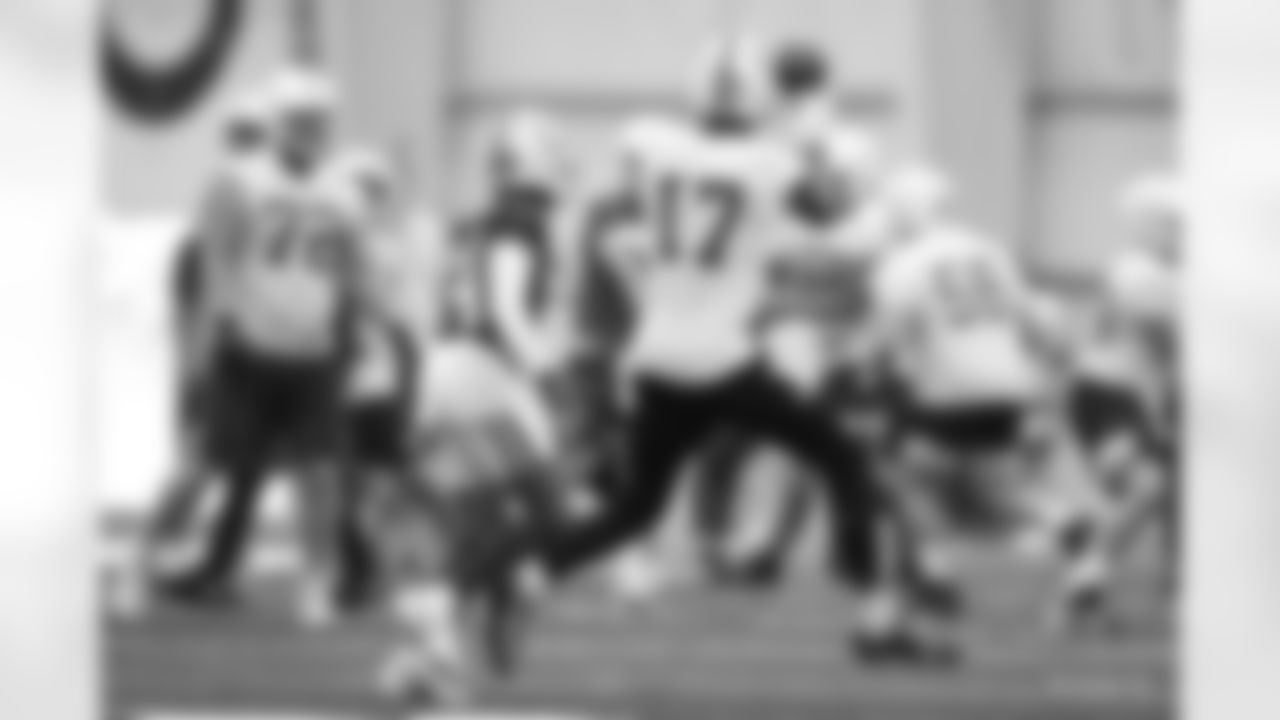17 WR Mike Strachan