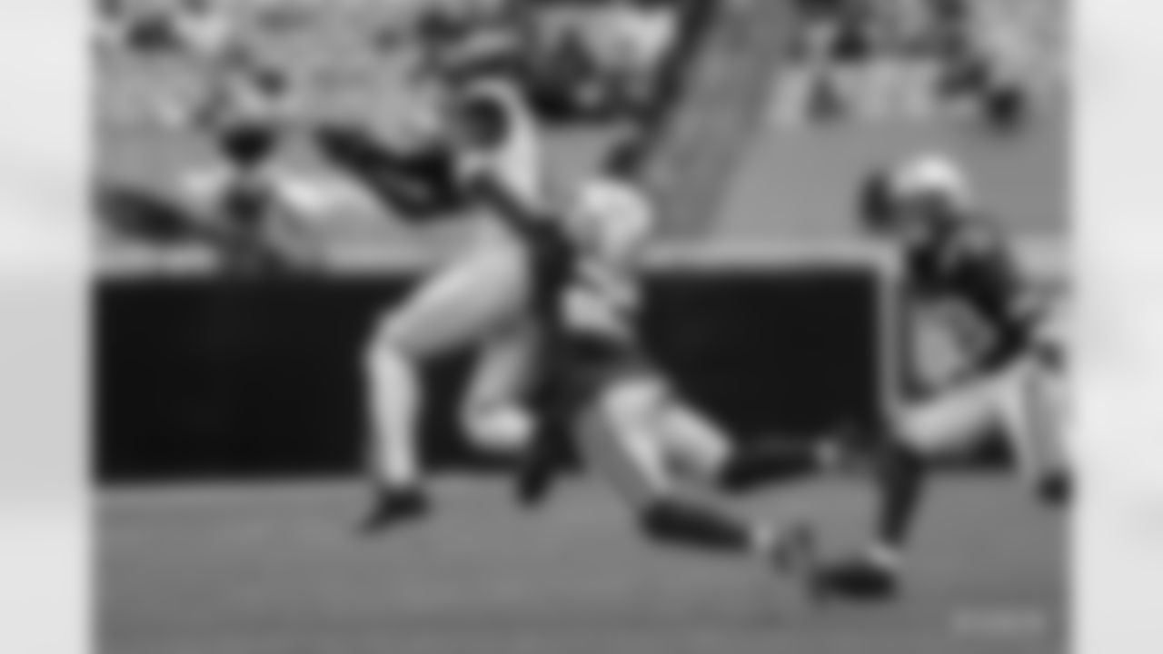 23 CB Kenny Moore II