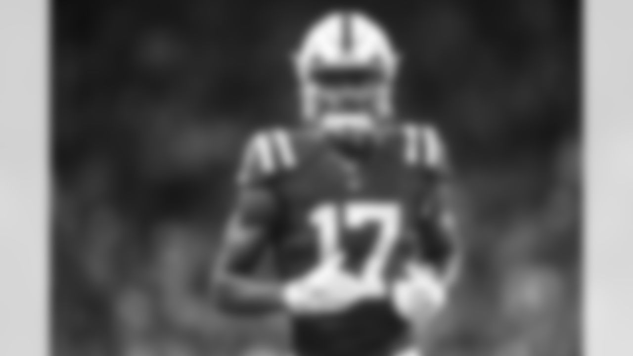 17 WR Mike Strachan