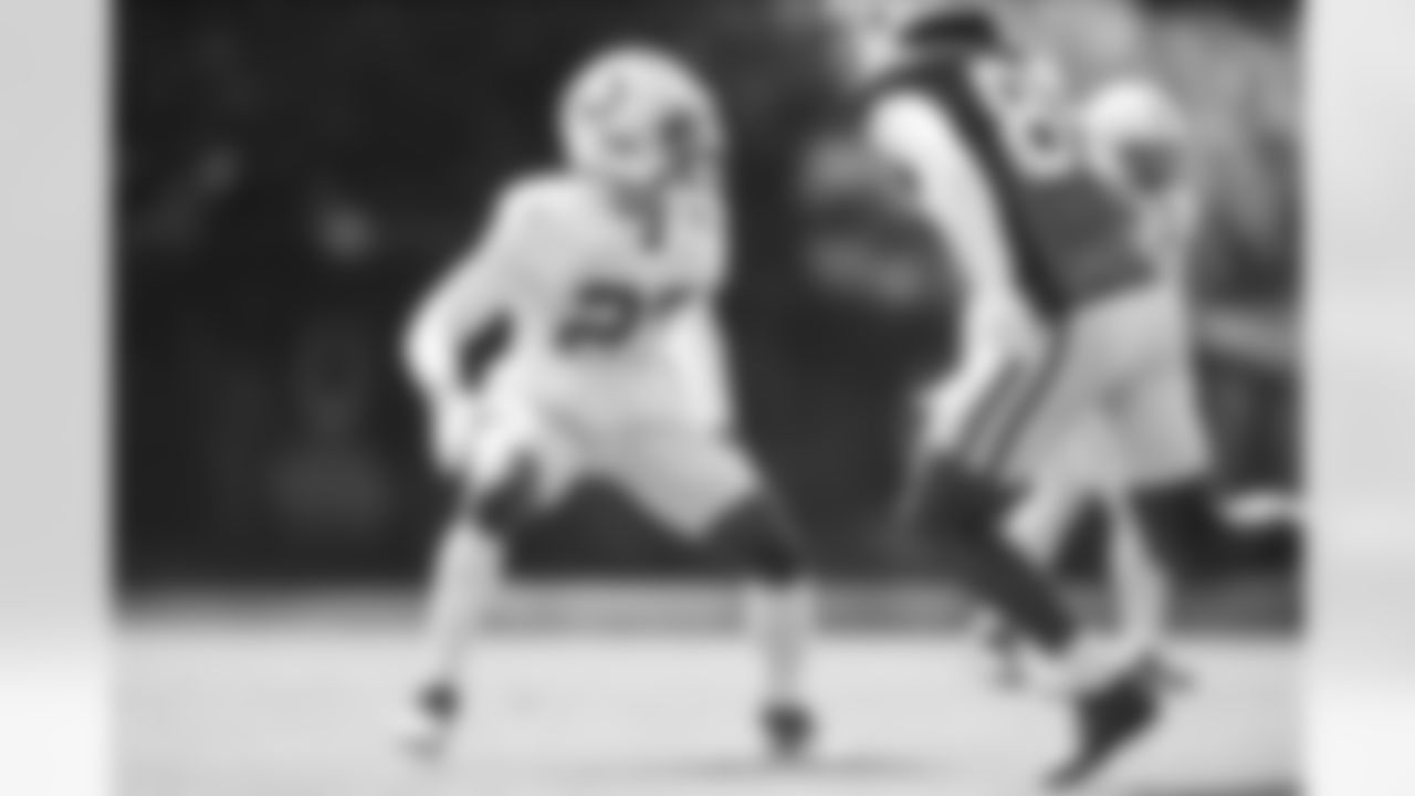 23 CB Kenny Moore II