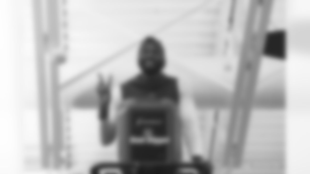53 LB Darius Leonard
