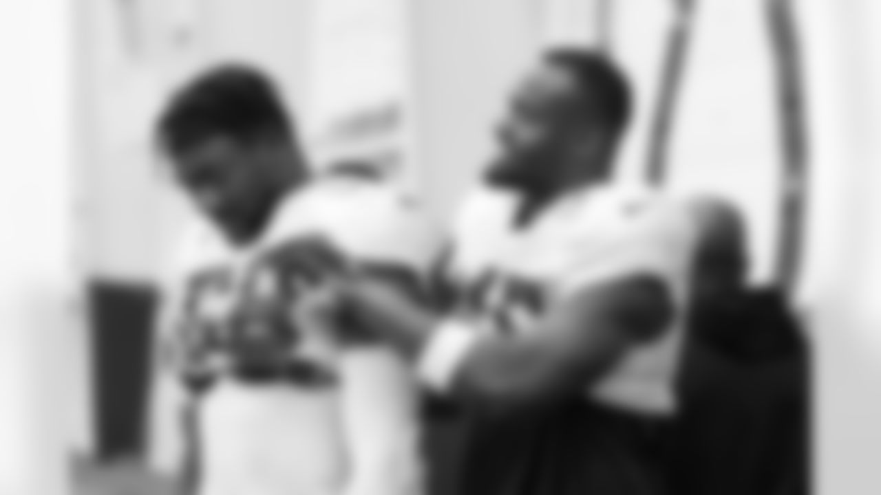 58 LB Bobby Okereke, #45 LB E.J. Speed,