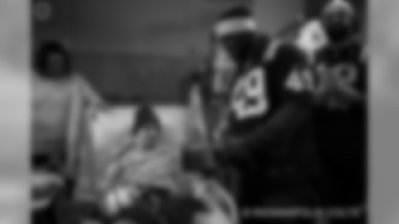 2018_1217_RileyCaroling0302