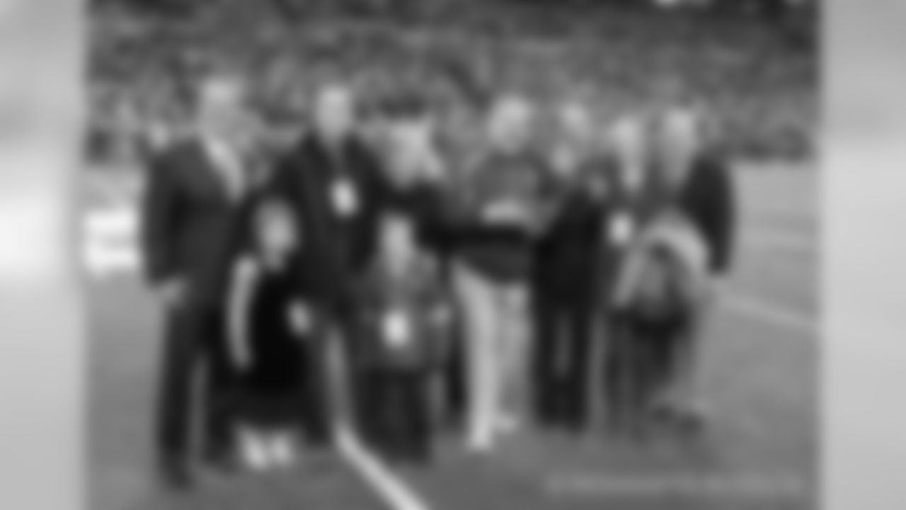 Howard Mudd has over 40 years of NFL experience as a coach and player and he re-joins Indianapolis after serving as the Colts offensive line coach for 12 seasons (1998-2009).