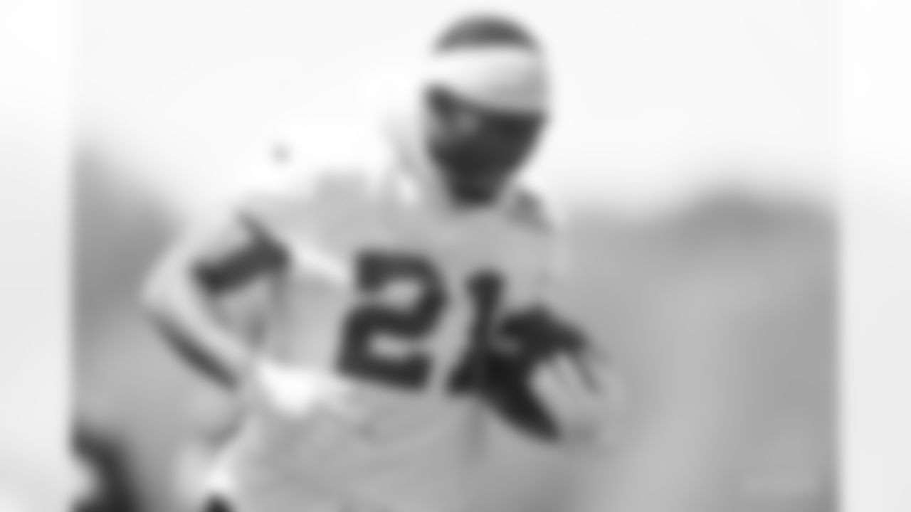 21 RB Nyheim Hines