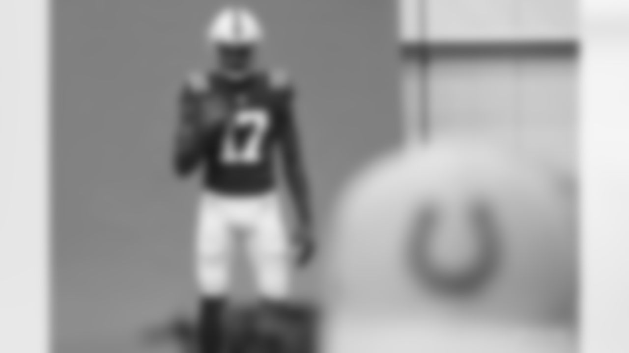 17 WR Mike Strachan