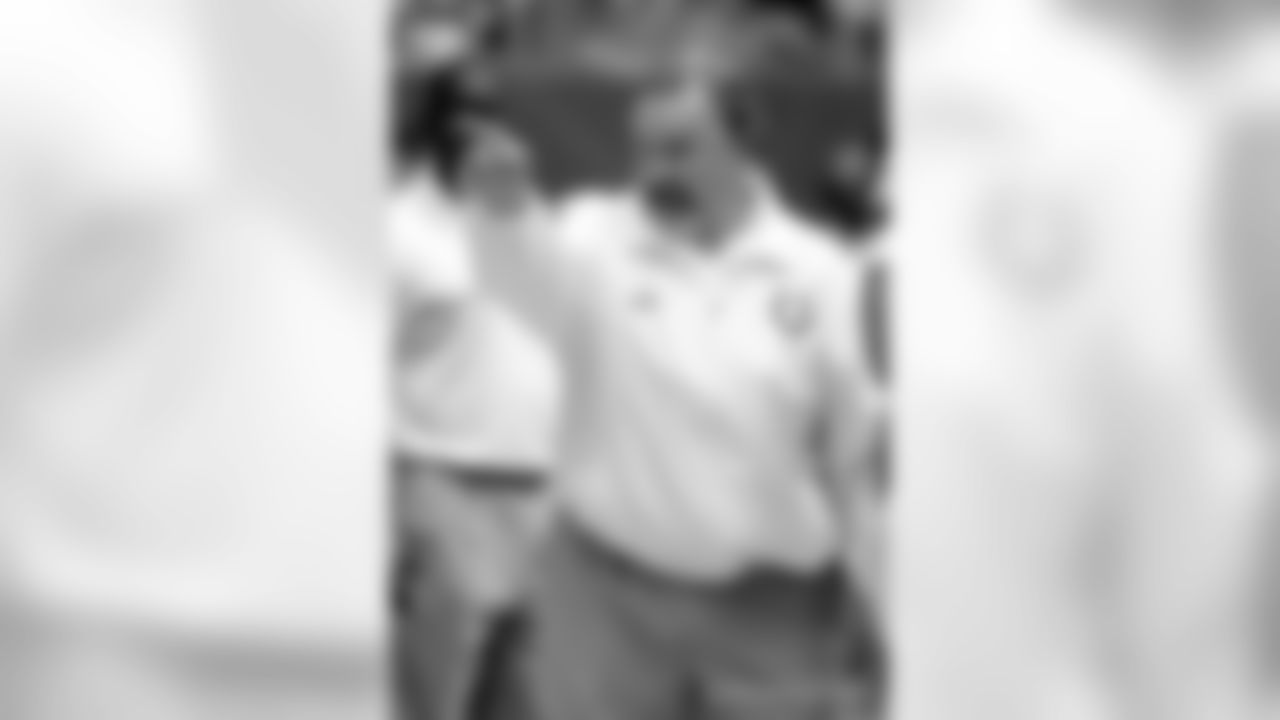 Howard Mudd has over 40 years of NFL experience as a coach and player and he re-joins Indianapolis after serving as the Colts offensive line coach for 12 seasons (1998-2009).