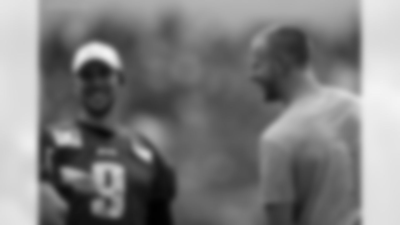 Philadelphia Eagles' Carson Wentz, right, talks to Nick Foles during practice at NFL football training camp, Sunday, Aug. 5, 2018, in Philadelphia. (AP Photo/Michael Perez)