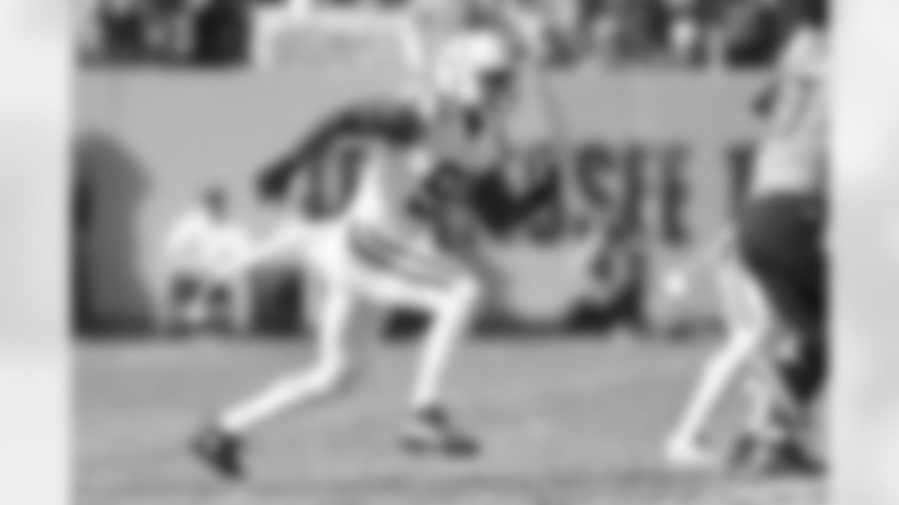 91 DE Yannick Ngakoue