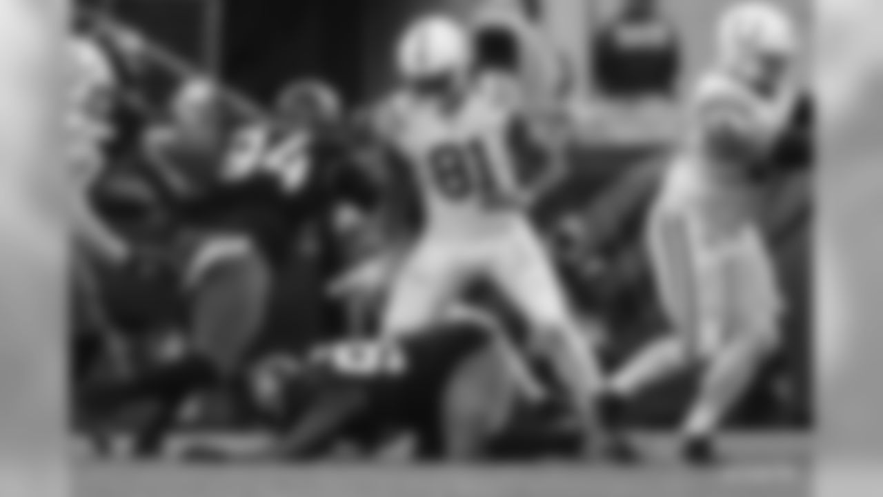 81 tight end Mo Alie-Cox