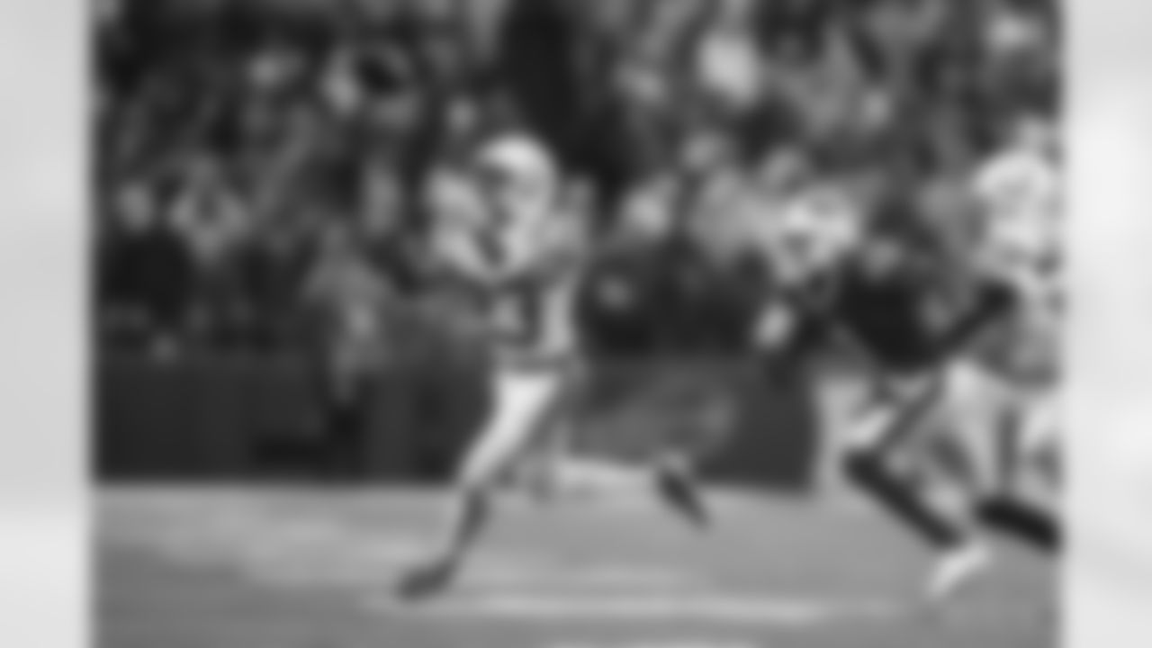 23 CB Kenny Moore II