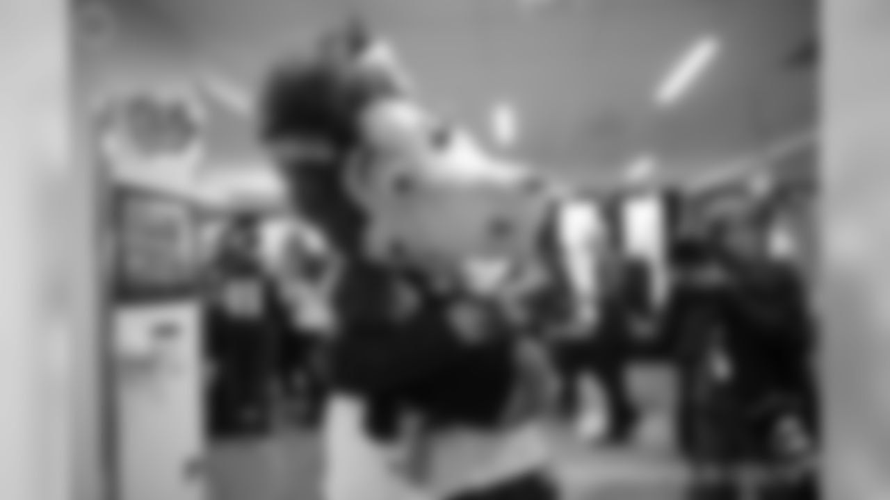 2018_1217_RileyCaroling0121