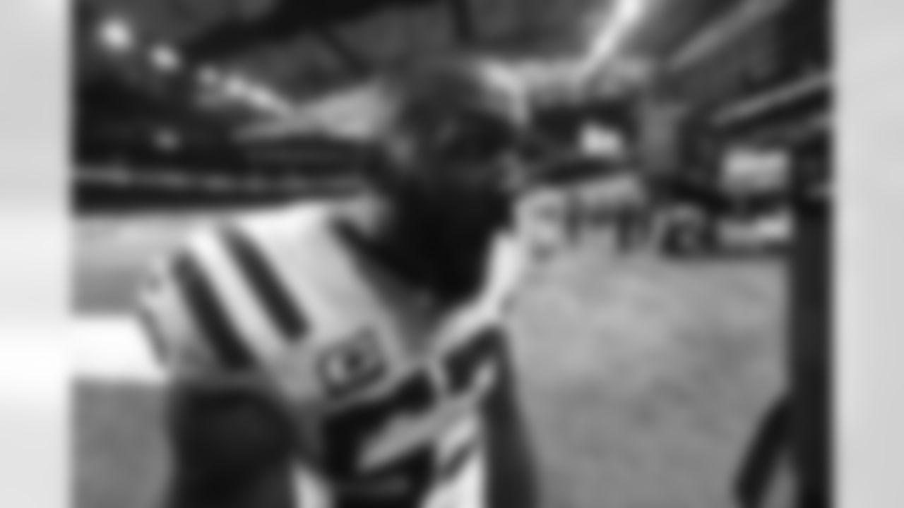 53 LB Darius Leonard