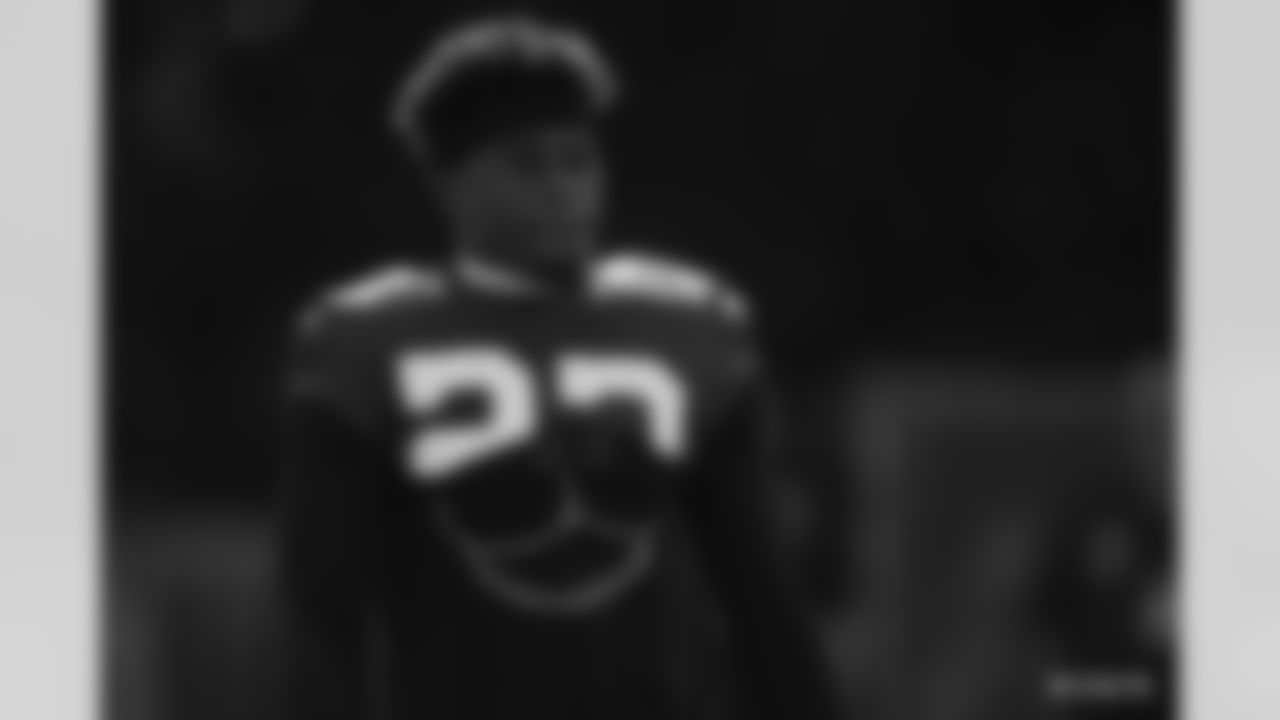 23 CB Kenny Moore II