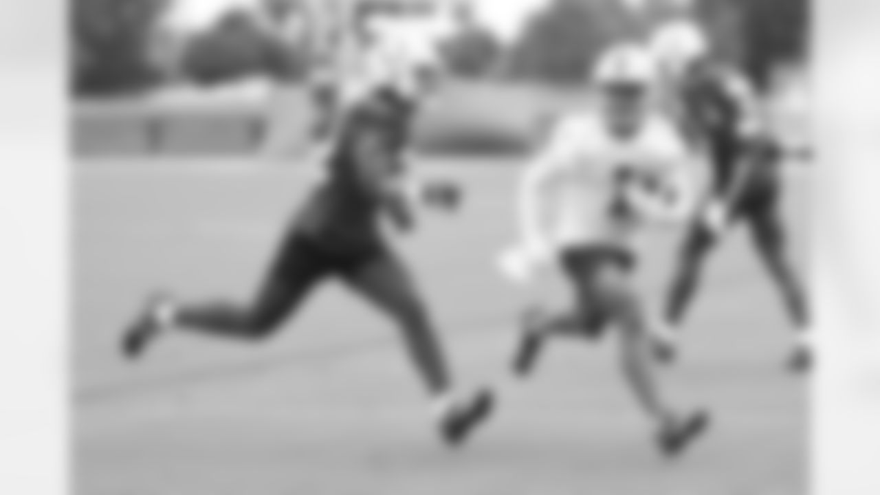 32 S Julian Blackmon , 1 WR Josh Downs
2023 Colts Training Camp - Grand Park