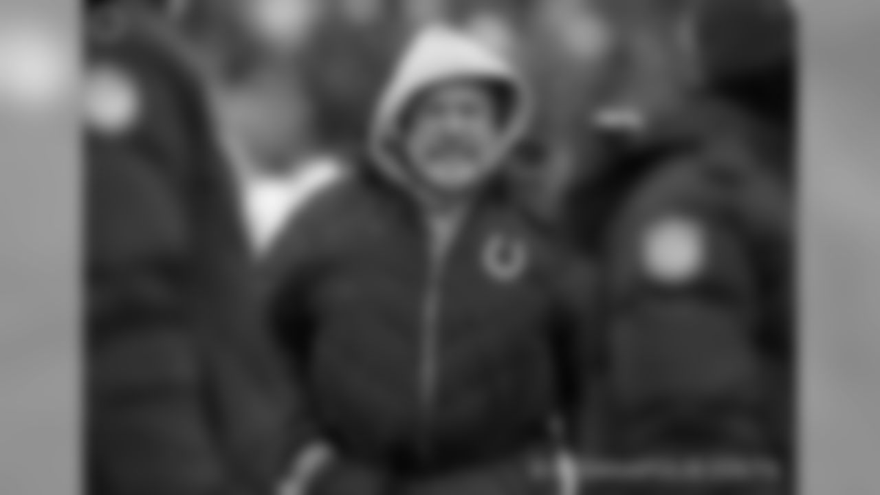 Howard Mudd has over 40 years of NFL experience as a coach and player and he re-joins Indianapolis after serving as the Colts offensive line coach for 12 seasons (1998-2009).