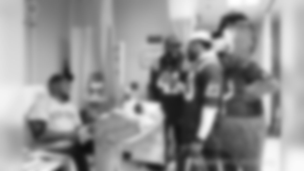 2018_1112_ CM_VAHospitalVisit0175