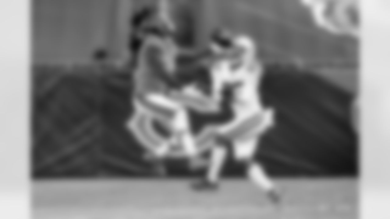 32 S Julian Blackmon