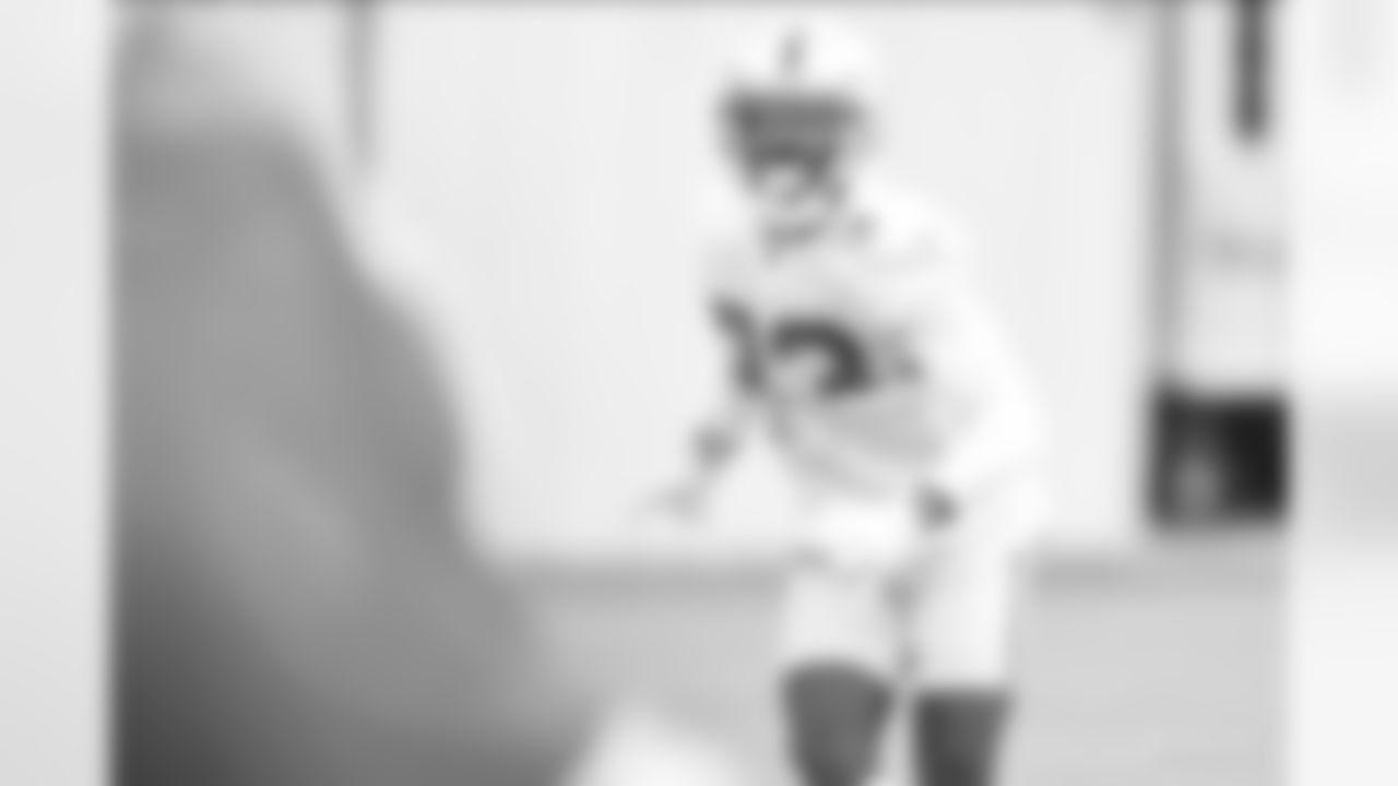 23 CB Kenny Moore II