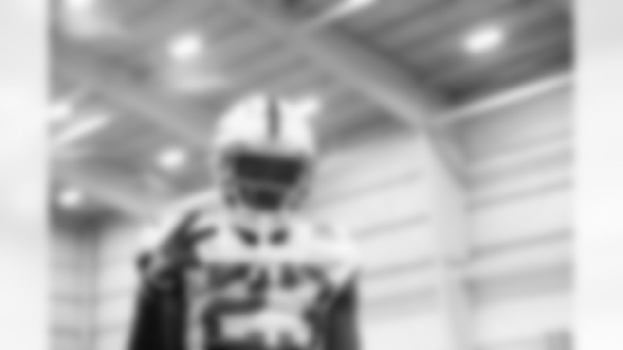 23 CB Kenny Moore II