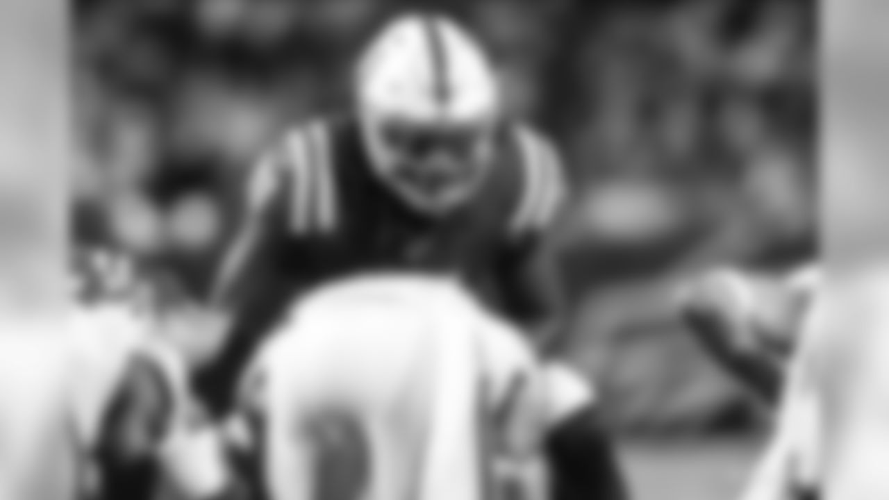 81 tight end Mo Alie-Cox