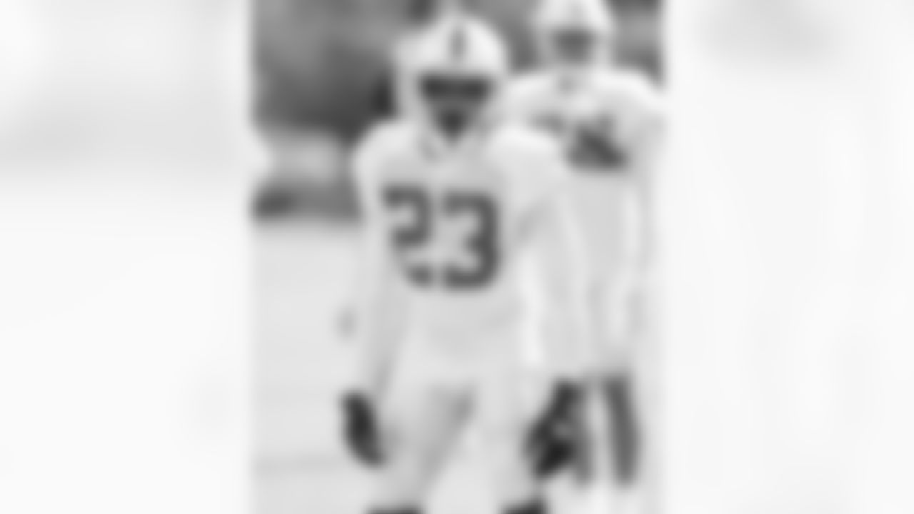 23 CB Kenny Moore II