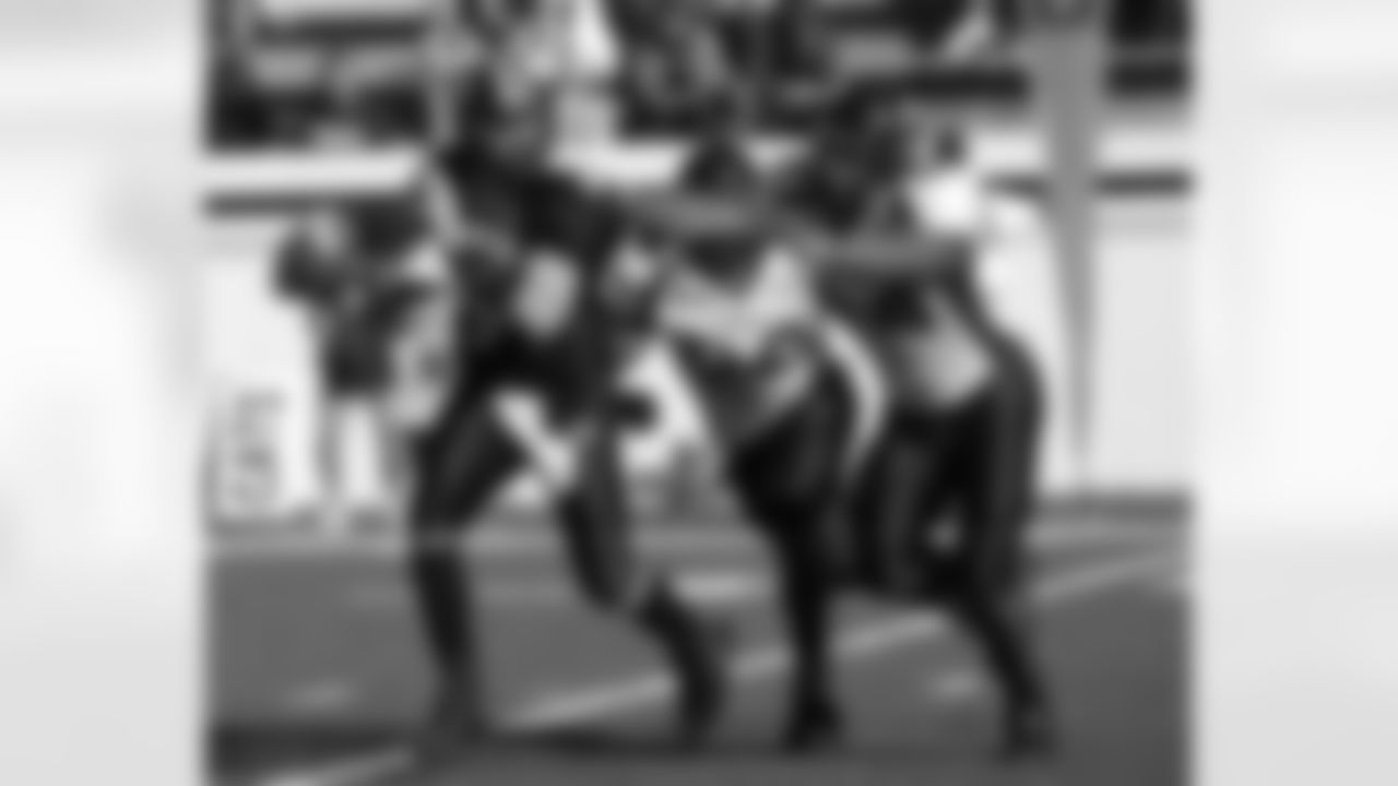 58
Cole, Trent
OLB
6-3
270
32
11
Cincinnati