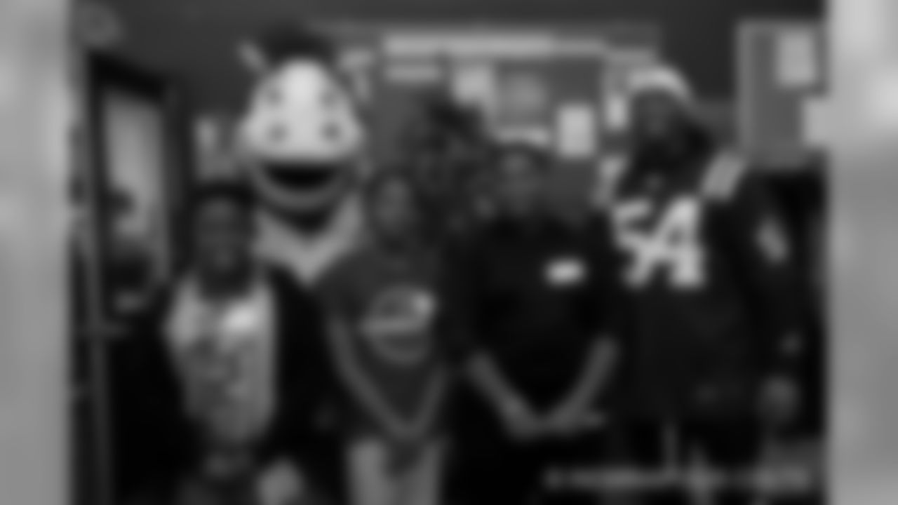 2018_1210_ShopWithAColt0167