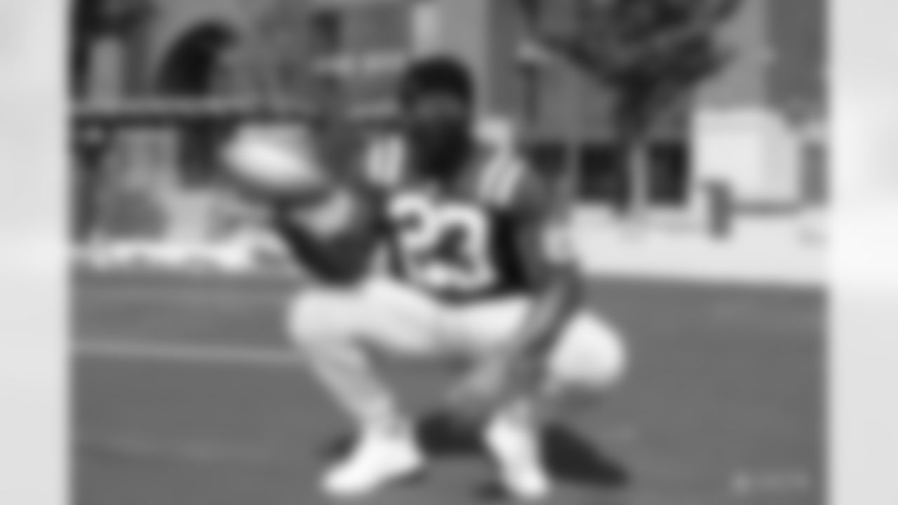 23 CB Kenny Moore II
