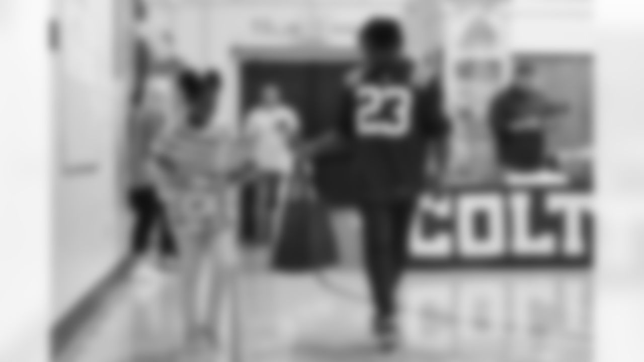 23 CB Kenny Moore II