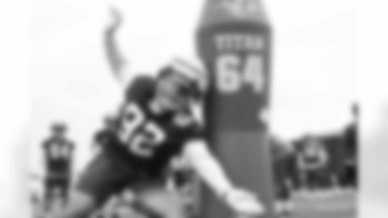 92 DE Kameron Cline