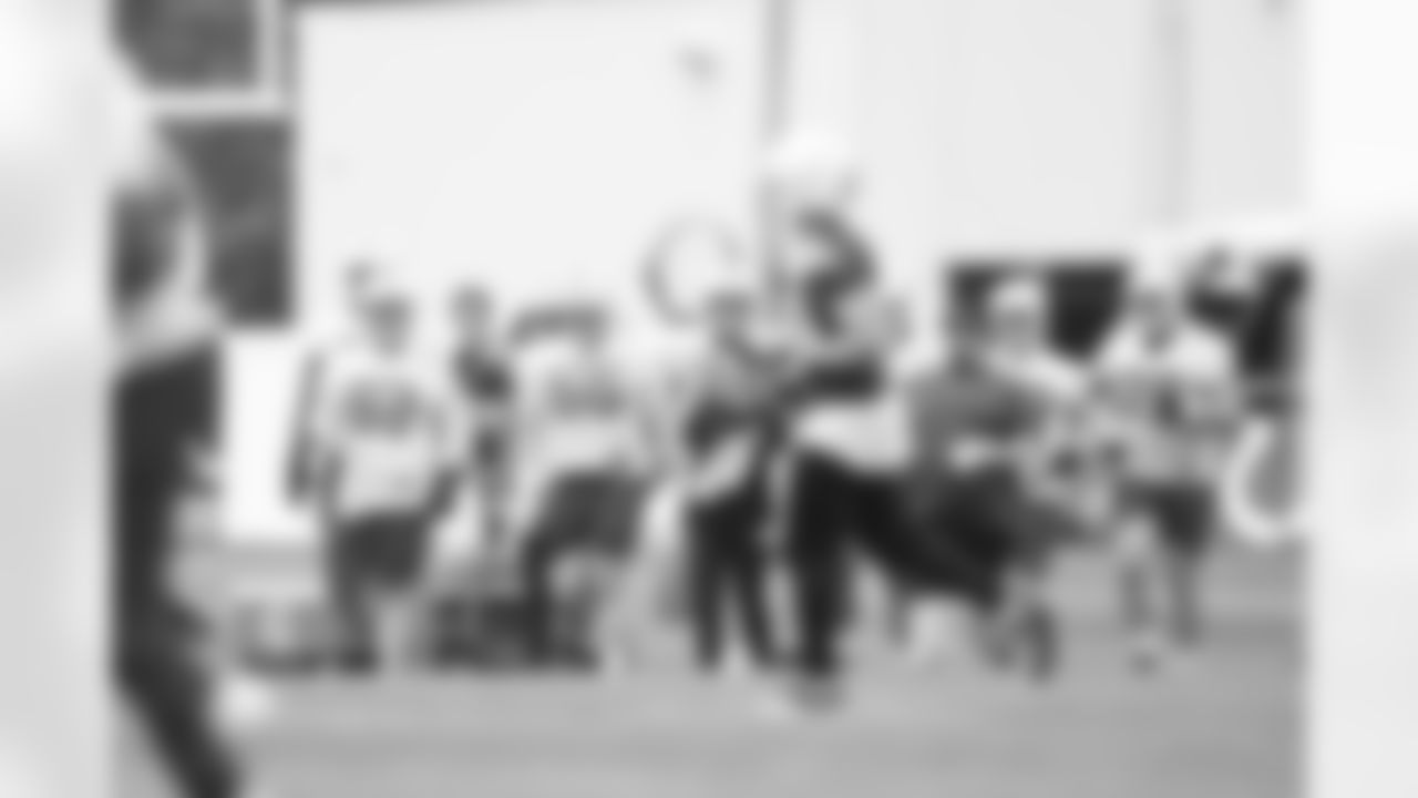 62 C Wesley French, 56 C/G Quenton Nelson, Tony Sparano Jr. Offensive Line, 79 T Bernhard Raimann
Players practice during voluntary minicamp offseason workouts.