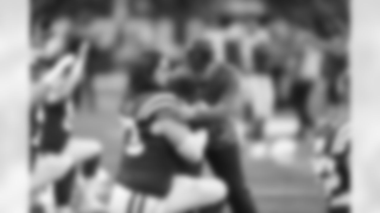 73 OT Dennis Kelly, Parks Frazier Pass Game Specialist/Assistant Quarterbacks