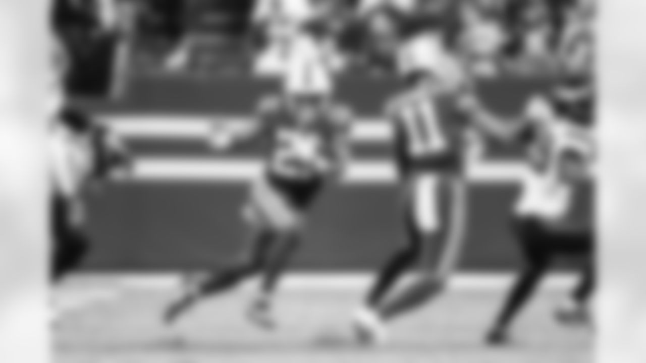 21 RB Nyheim Hines