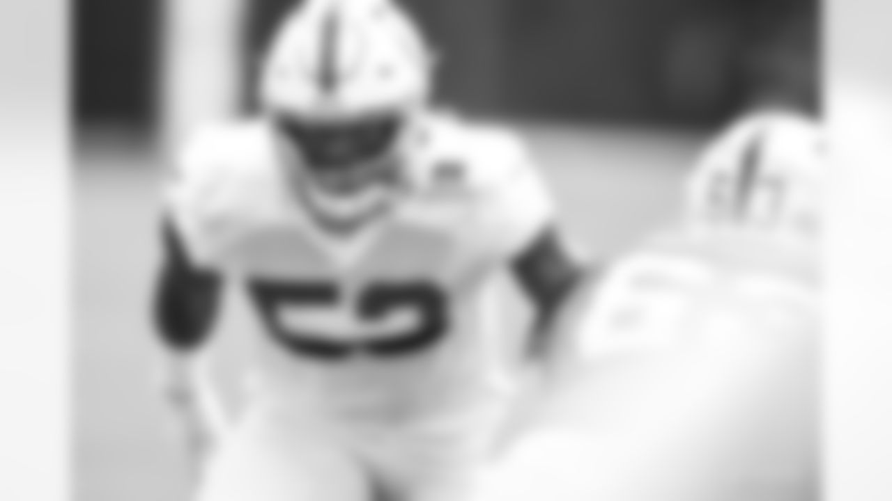 53 LB Darius Leonard
