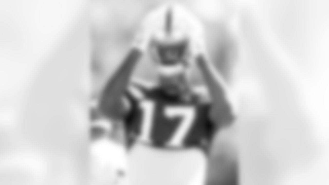 17 WR Mike Strachan