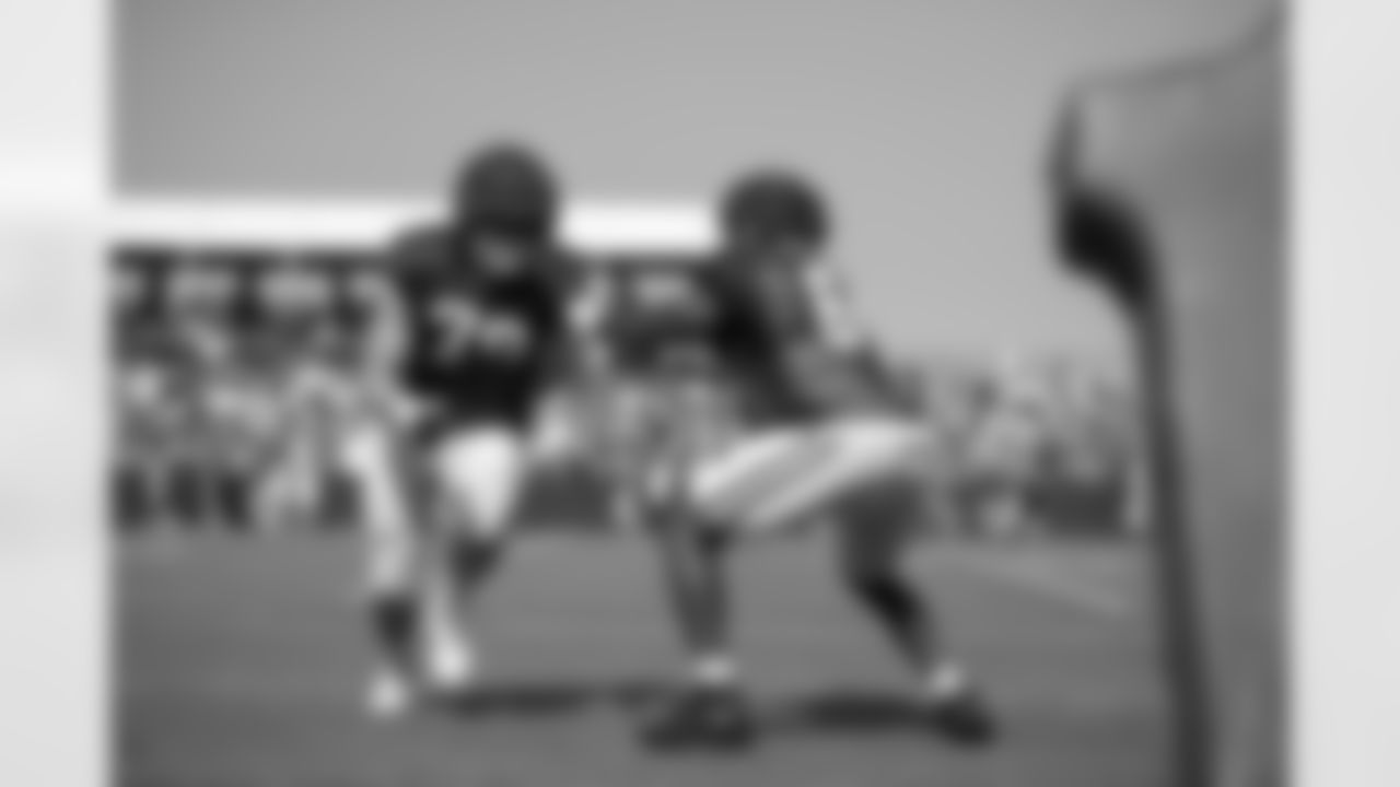 79 T Bernhard Raimann , 64 G Arlington Hambright
2023 Colts Training Camp - Grand Park