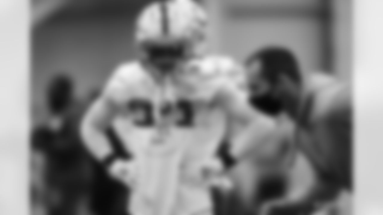 23 CB Kenny Moore II