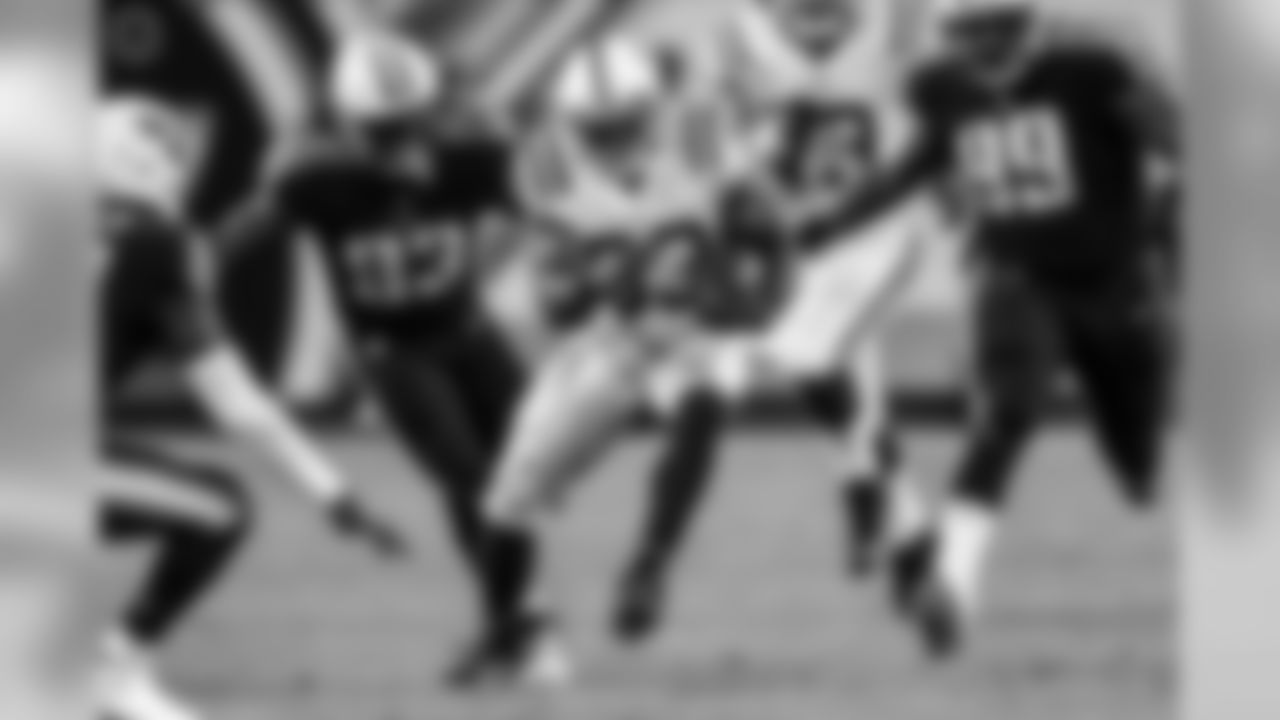 33 Turbin, Robert RB 5-10 216 28 6 Utah State