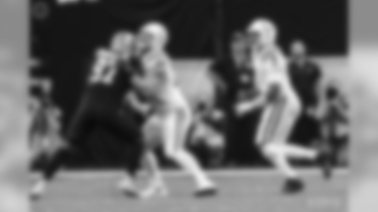 72 tackle Braden Smith