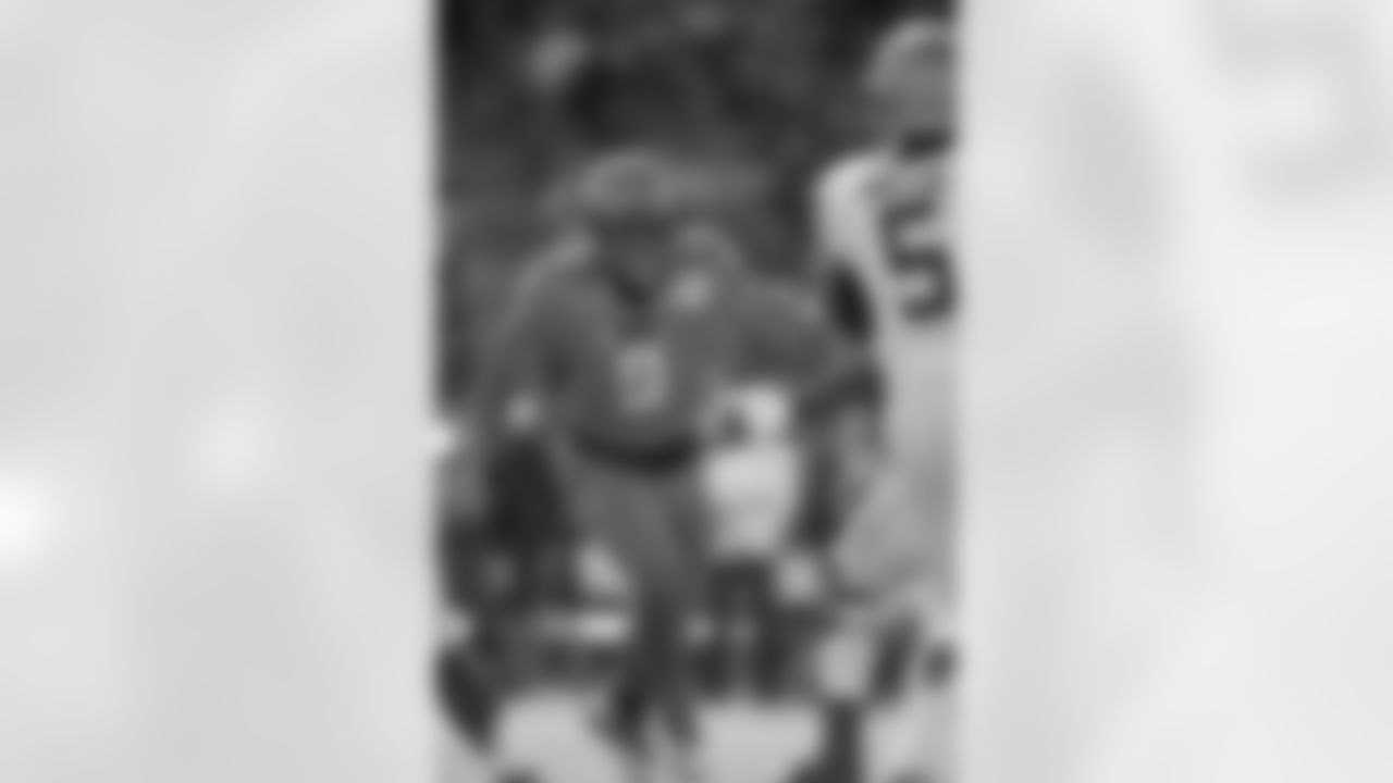 Oregon defensive lineman Arik Armstead (9)