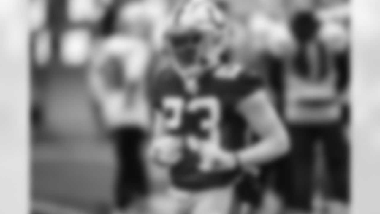 23 CB Kenny Moore II
